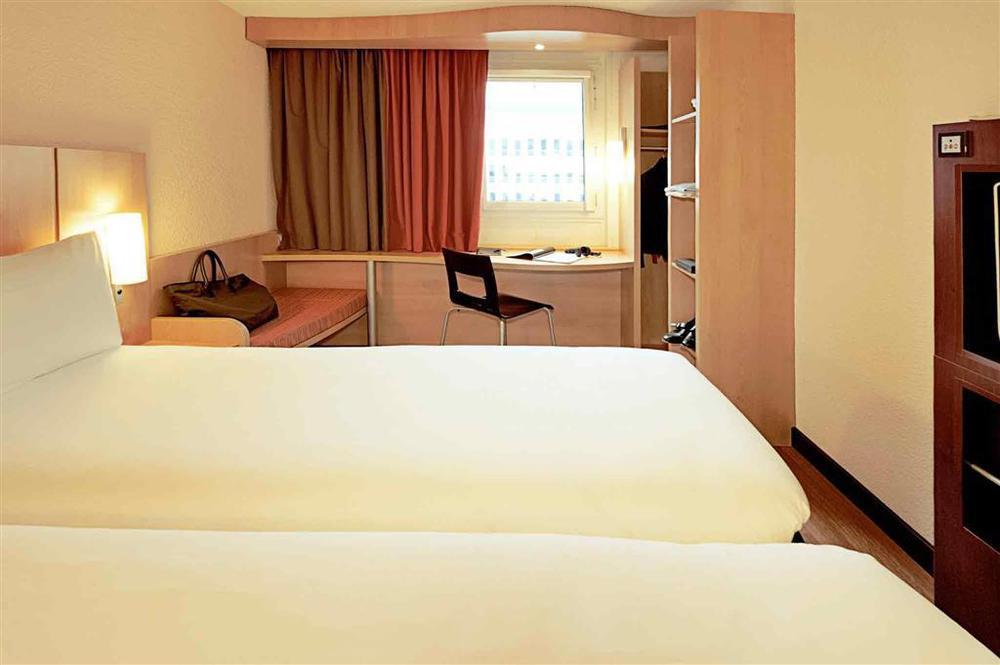 Ibis Lille Centre Grand Place Стая снимка