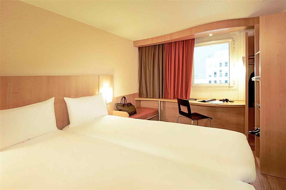 Ibis Lille Centre Grand Place Стая снимка